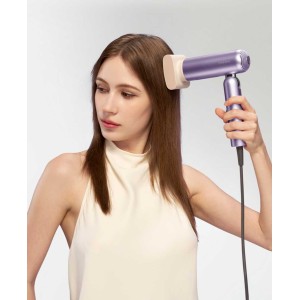 Благодаря направленному воздушному потоку и контролируемому нагреву разглаживающая насадка эффективно разглаживает кутикулы волос, уменьшает пушение и выпрямляет волосы и укрепляет тусклые пряди. Использование этой насадки во время сушки волос делает их более блестящими, мягкими и гладкими.