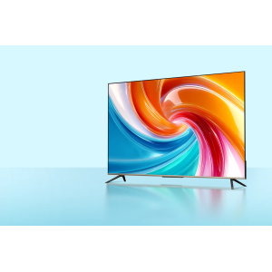 Телевизор работает на Google TV, что даёт доступ к широкому спектру приложений, стриминговых платформ и удобному голосовому управлению. Поддерживаемые форматы HDR включают HDR10 и HLG, что добавляет детализацию и динамичность во время просмотра контента.