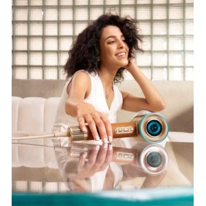 Интеллектуальный датчик положения автоматически снижает температуру и силу воздушного потока при горизонтальном расположении фена, предотвращая перегрев и обеспечивая безопасность.